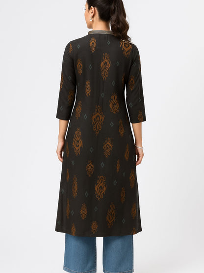 Schwarzer Color Block Style Print mit Zari-Couching am Halsausschnitt Kurti