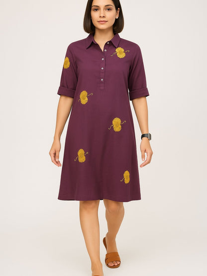 Lila-farbene Rayon-Kurti mit gelber Blumenstickerei