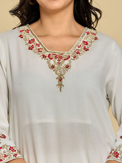 Weißes Kurta mit Zari- und Fadenstickerei und Hose
