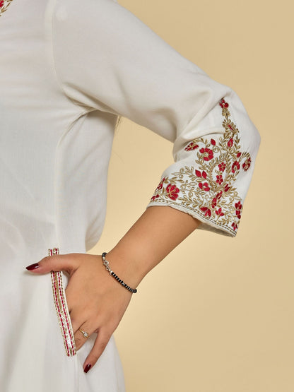 Weißes Kurta mit Zari- und Fadenstickerei und Hose