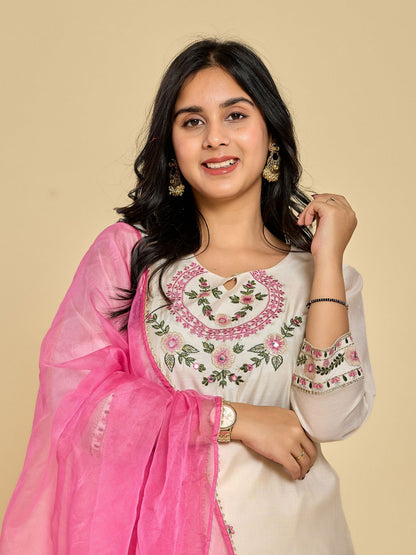 Weißes Resham-Stickerei-Kurta mit Spiegelapplikationen, dazu Hose und Duftta