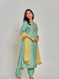 Minzgrünes Zari-besticktes Kurta mit Hose und Dupatta