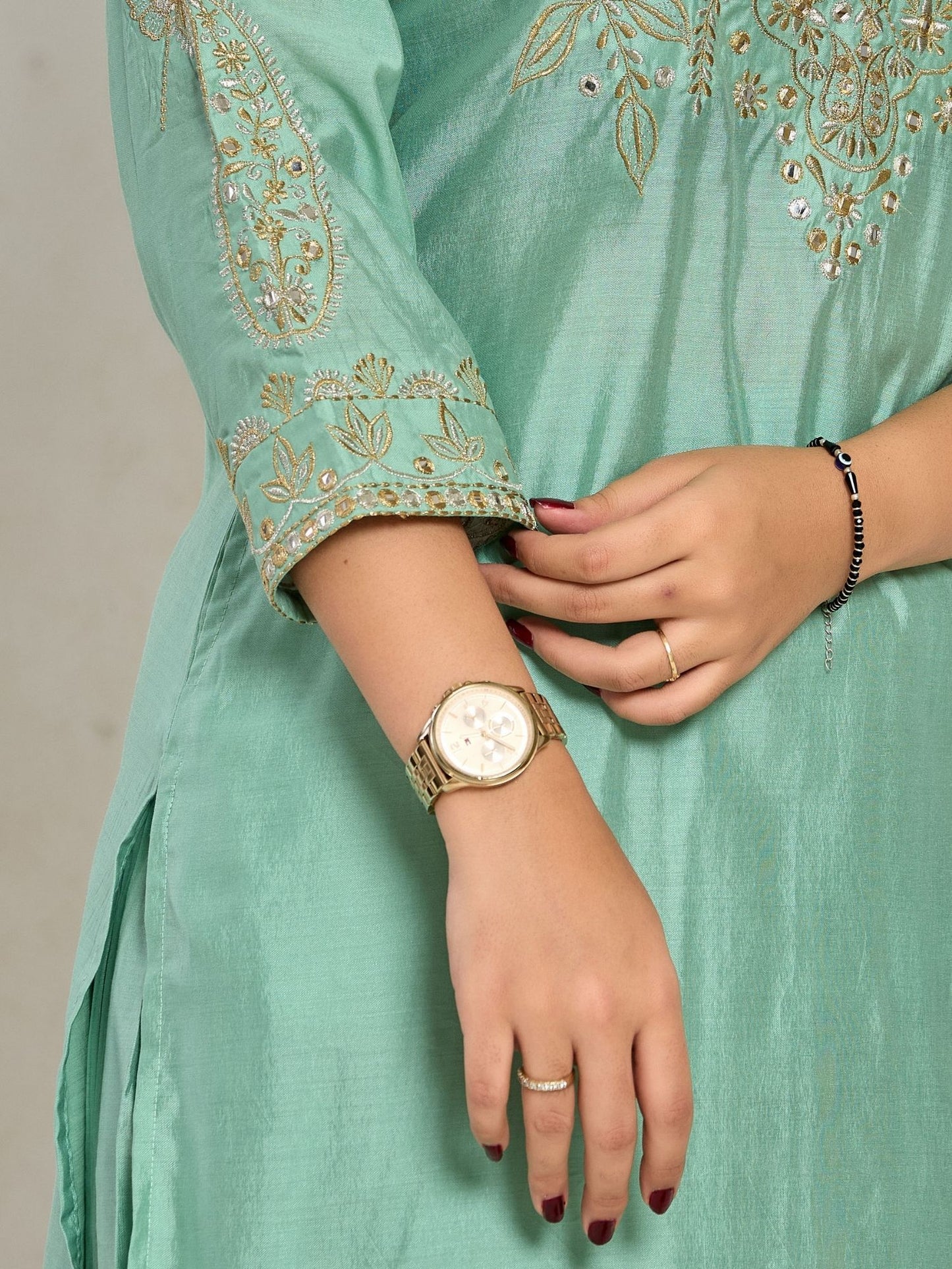Minzgrünes Zari-besticktes Kurta mit Hose und Dupatta