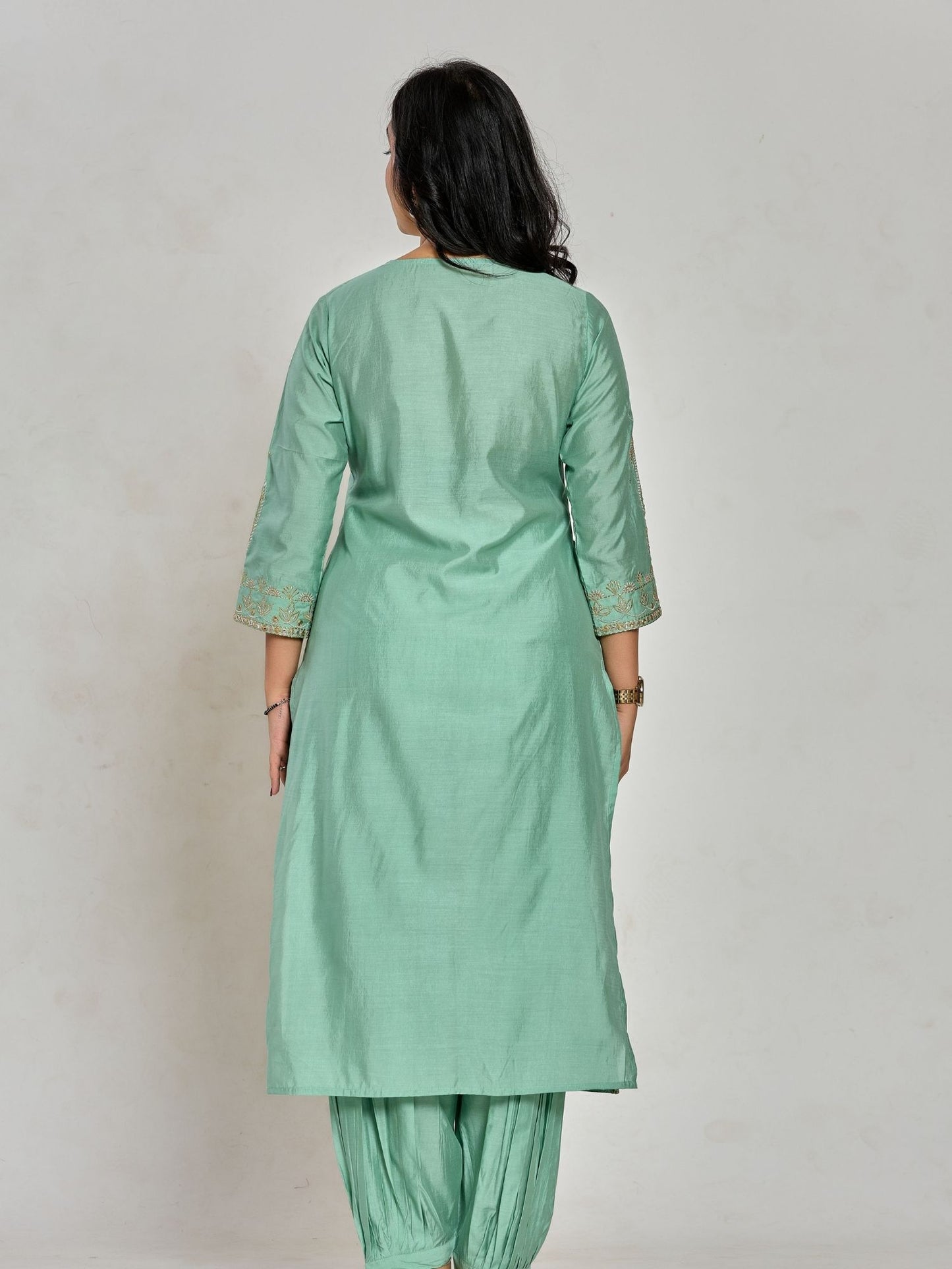Minzgrünes Zari-besticktes Kurta mit Hose und Dupatta