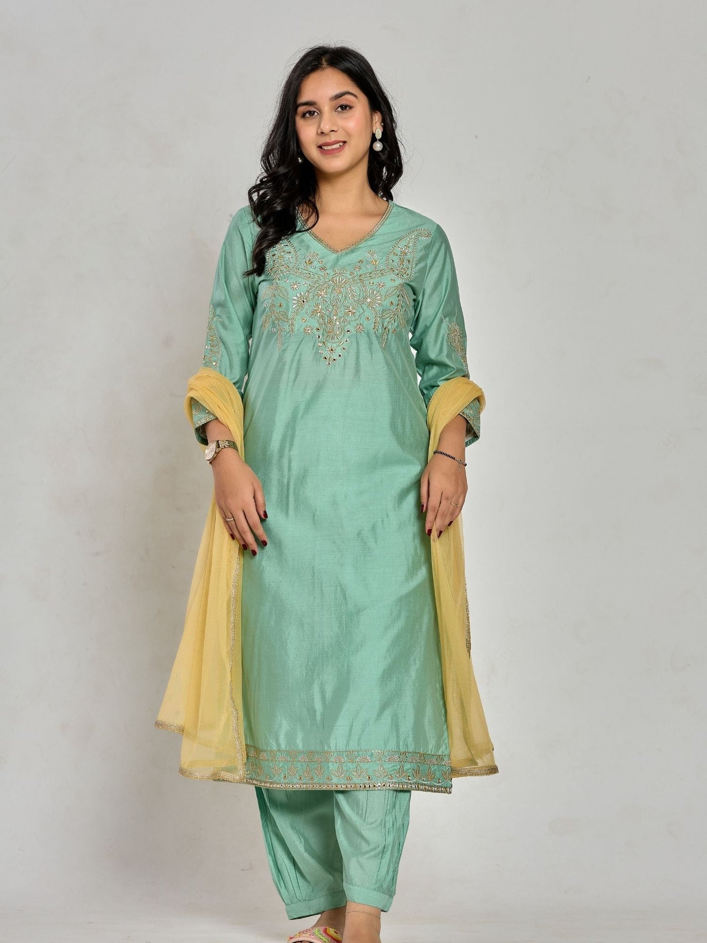 Minzgrünes Zari-besticktes Kurta mit Hose und Dupatta