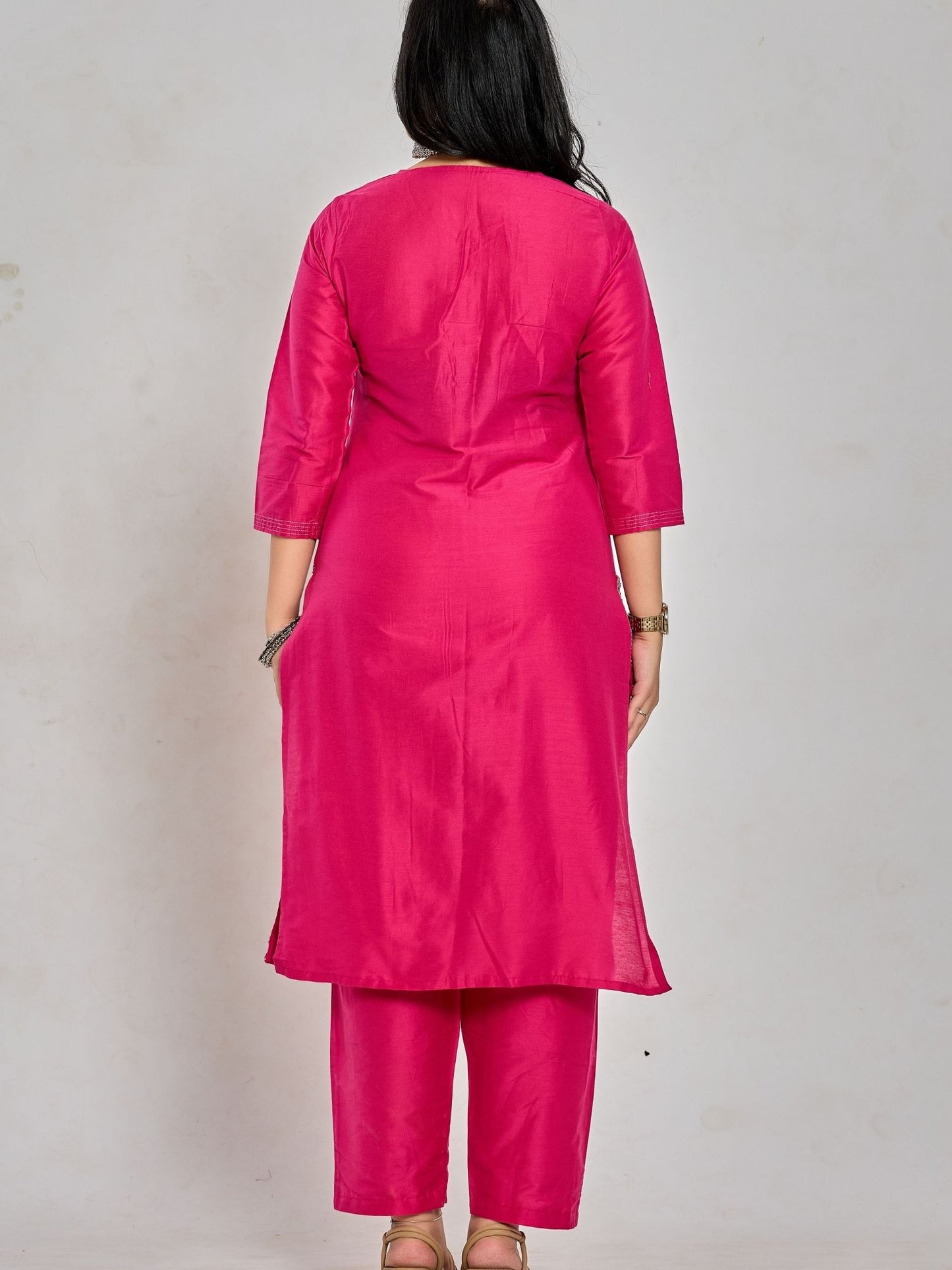 Pinkfarbene Kurta mit Spiegel-, Zari- und Paillettenarbeit mit Hose und Duptta