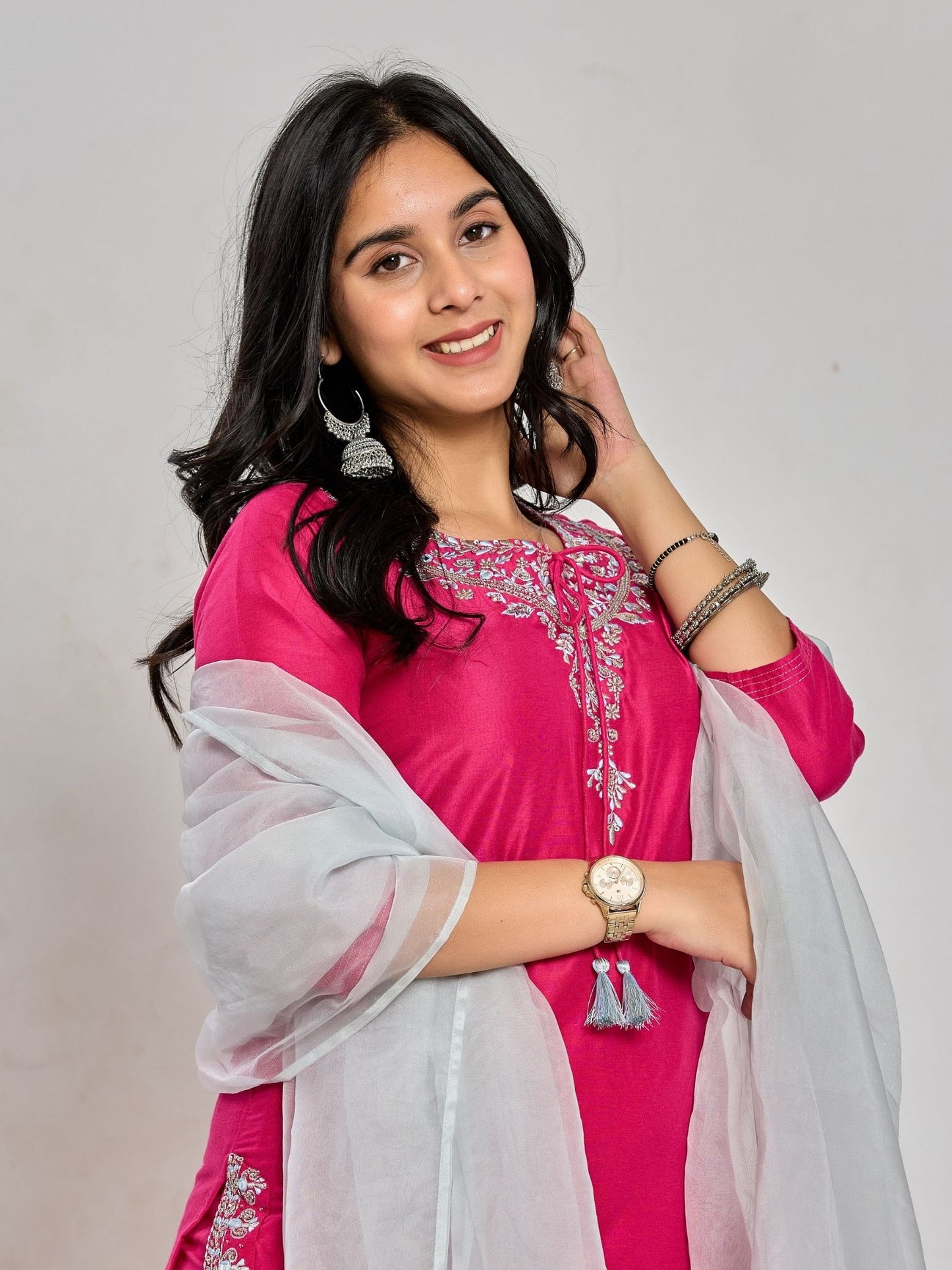 Pinkfarbene Kurta mit Spiegel-, Zari- und Paillettenarbeit mit Hose und Duptta