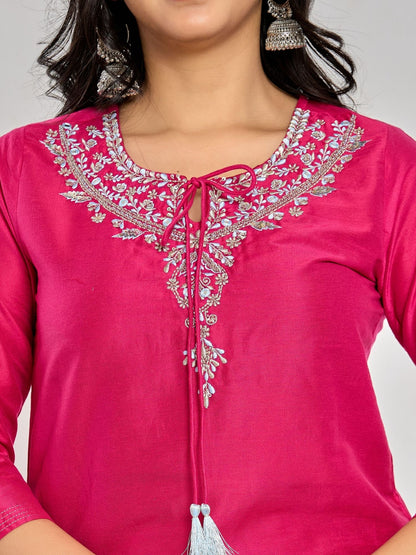 Pinkfarbene Kurta mit Spiegel-, Zari- und Paillettenarbeit mit Hose und Duptta