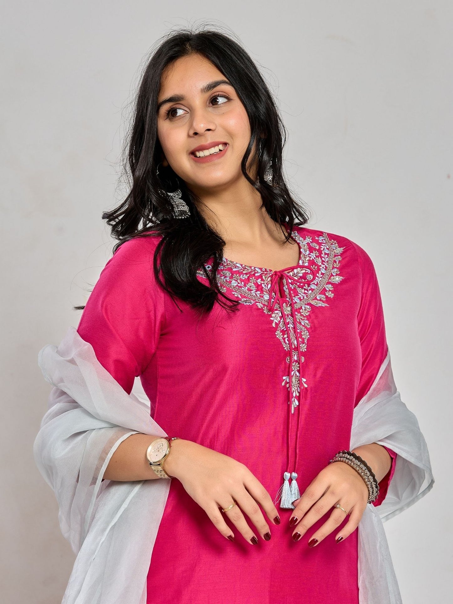 Pinkfarbene Kurta mit Spiegel-, Zari- und Paillettenarbeit mit Hose und Duptta