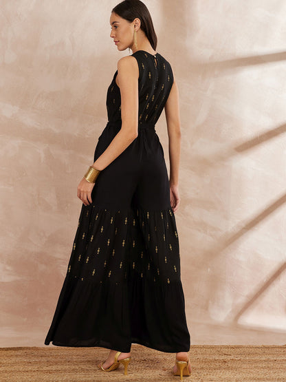 Schwarz- und goldfarbener bedruckter Basic-Jumpsuit
