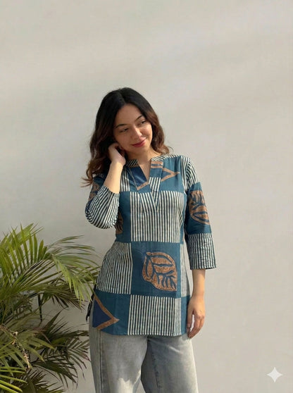 Blaue Farbe Leicht Sommerfreundlich Kurze Kurti
