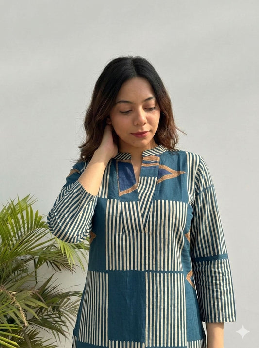 Blaue Farbe Leicht Sommerfreundlich Kurze Kurti