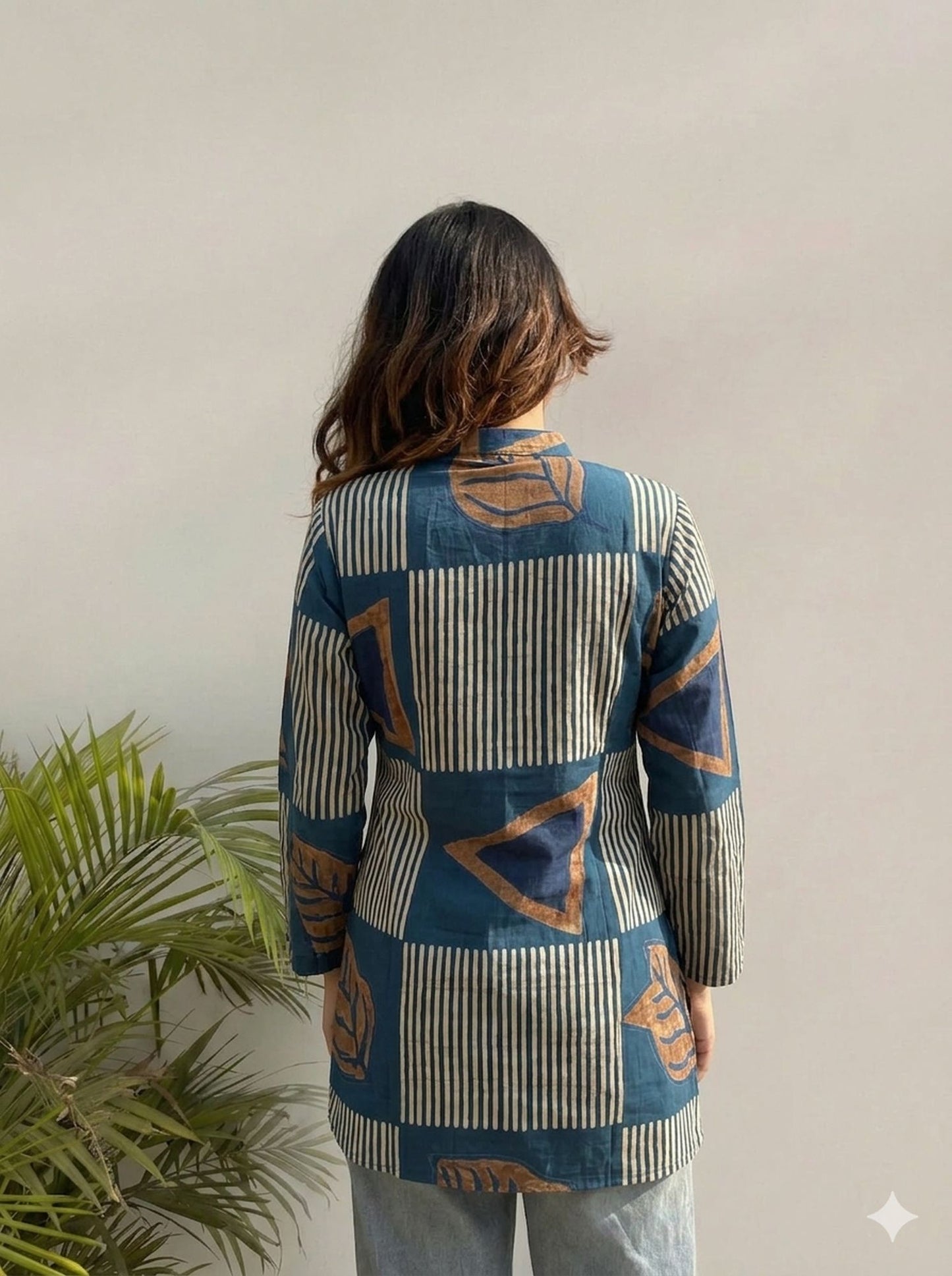 Blaue Farbe Leicht Sommerfreundlich Kurze Kurti