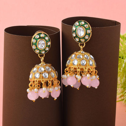 Wunderschöne Kundan-Ohrringe in rosa Meena-Arbeit, gefertigt mit exquisiten handgefertigten künstlerischen Details