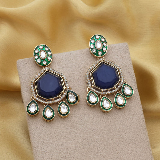 Atemberaubende Kundan-Ohrringe in blauer Farbe mit filigranen Steinen, perfekt für Brautschmuck