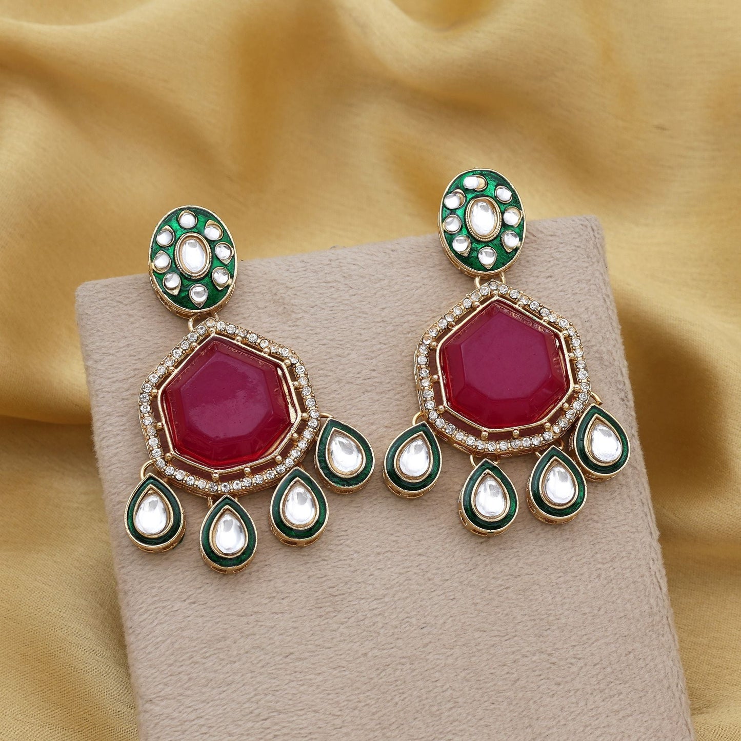 Royal Rani Color Kundan Ohrringe mit traditioneller Arbeit für große ethnische Anlässe