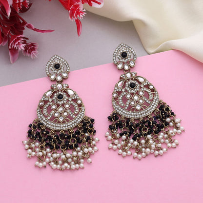 Schicke Kundan-Ohrringe in schwarzer Farbe im königlichen Stil, perfekt für Hochzeitslooks