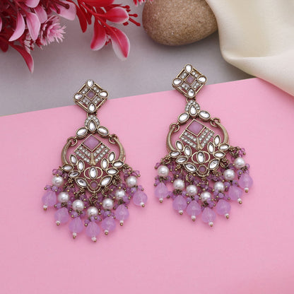 Wunderschöne Kundan-Ohrringe in hellvioletter Farbe mit Goldarbeit, perfekt für Braut-Looks