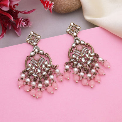 Stilvolle Kundan-Ohrringe in Rosa mit Gold-Touch, perfekt für traditionelle Anlässe