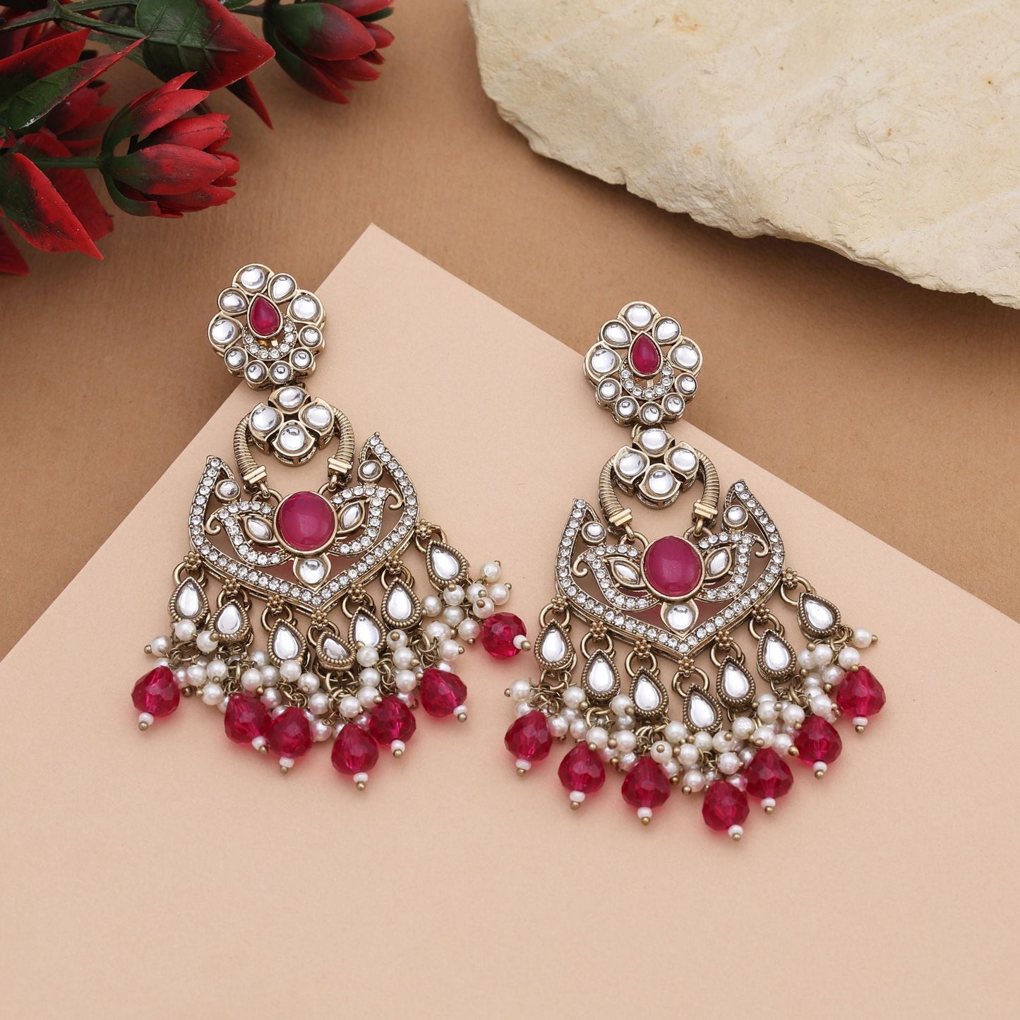 Royal Rani Color Kundan Ohrringe mit traditionellen Perlen, perfekt für Brautschmuck