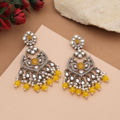 Strahlend gelbe Kundan-Ohrringe mit antiker Goldpolitur für den traditionellen Gebrauch