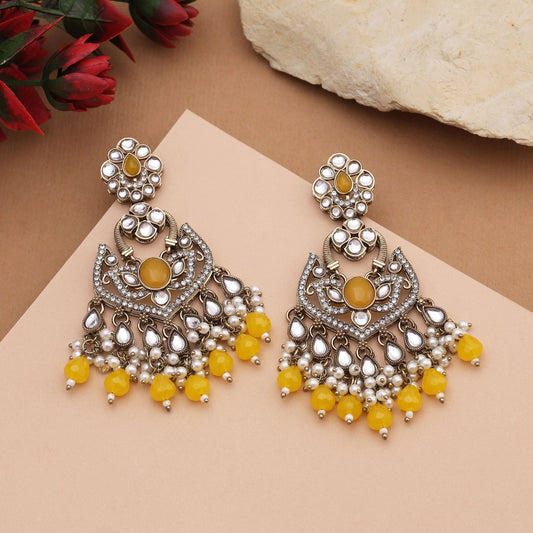 Strahlend gelbe Kundan-Ohrringe mit antiker Goldpolitur für den traditionellen Gebrauch