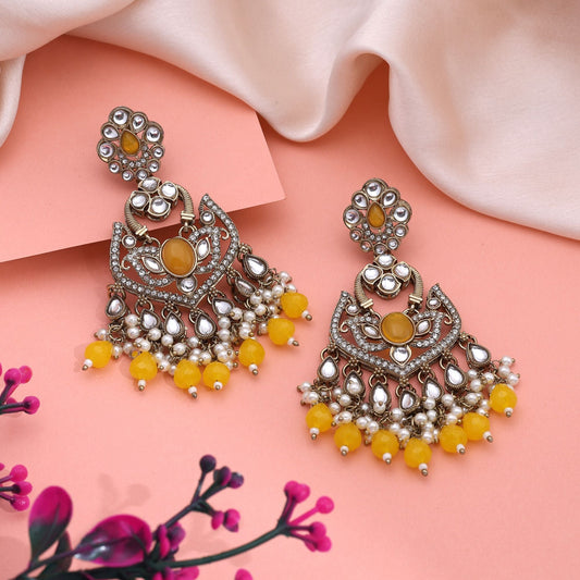 Strahlend gelbe Kundan-Ohrringe mit antiker Goldpolitur für den traditionellen Gebrauch