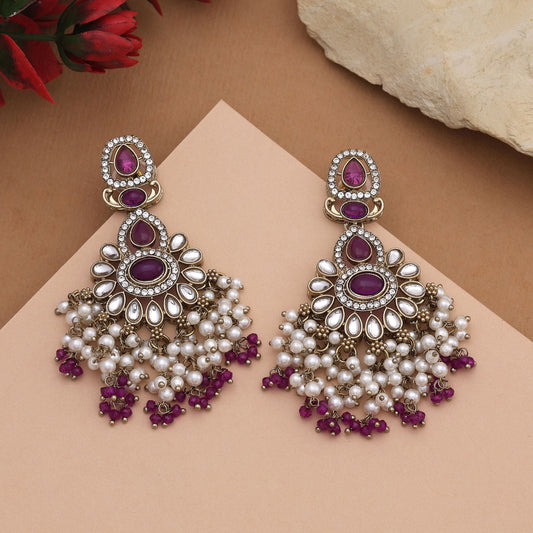 Stilvolle Kundan-Ohrringe in Lila mit Antik-Politur, perfekt für Brautjungfern