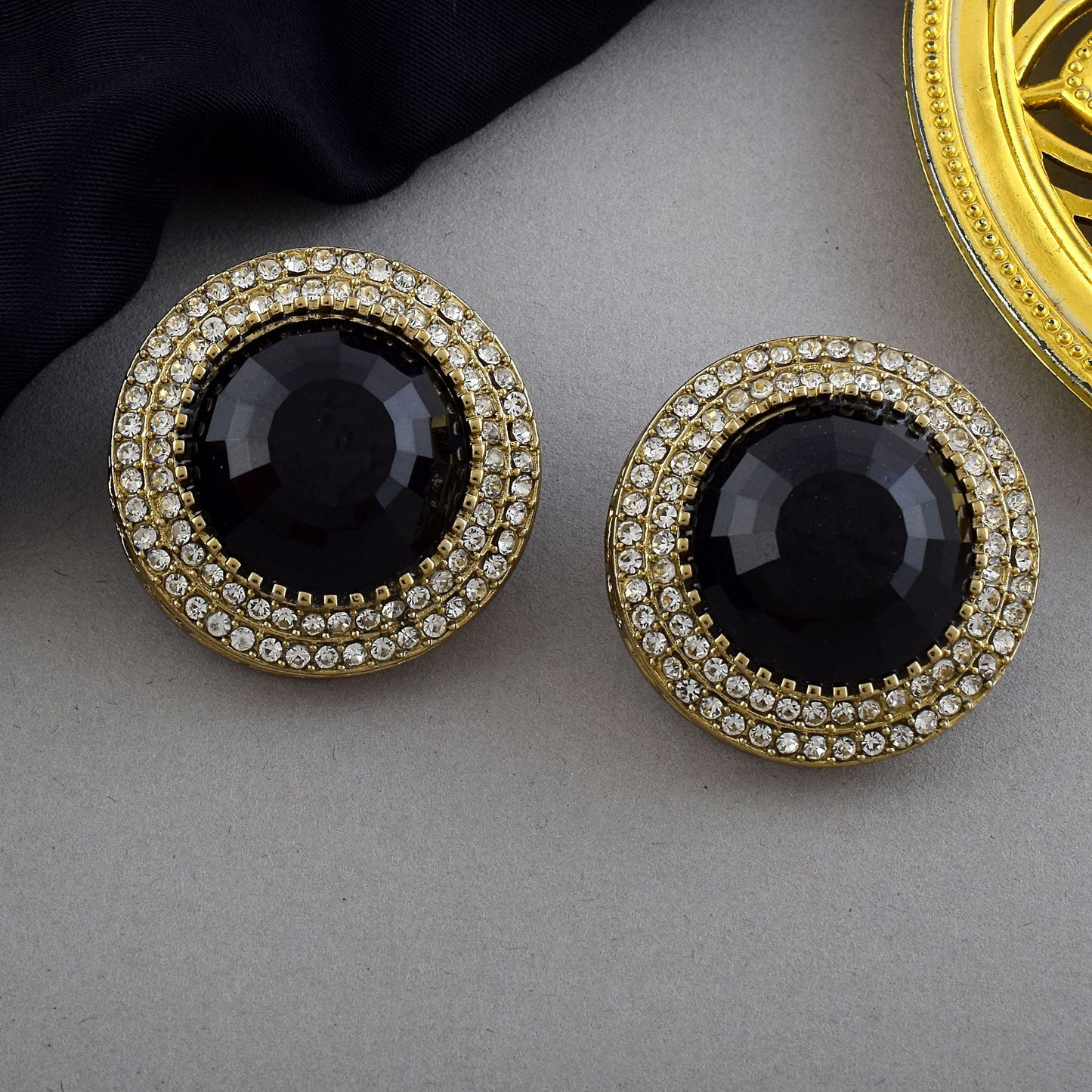 Black Color Stud Kundan Earrings