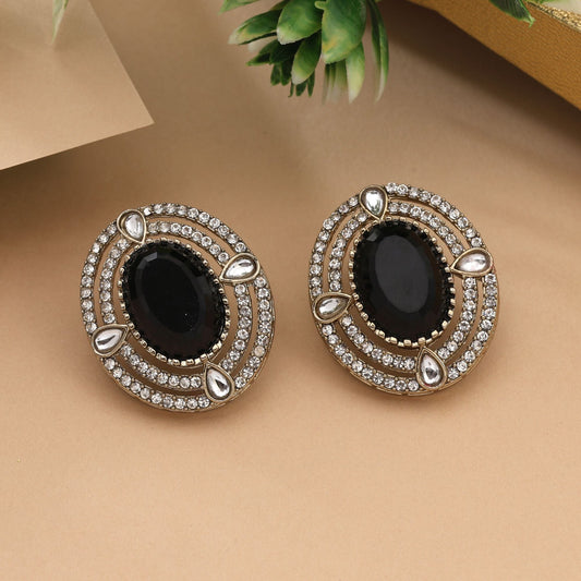 Trendige schwarze Kundan-Ohrstecker für einen festlichen und modernen Look