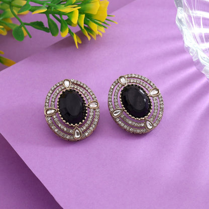 Trendige schwarze Kundan-Ohrstecker für einen festlichen und modernen Look