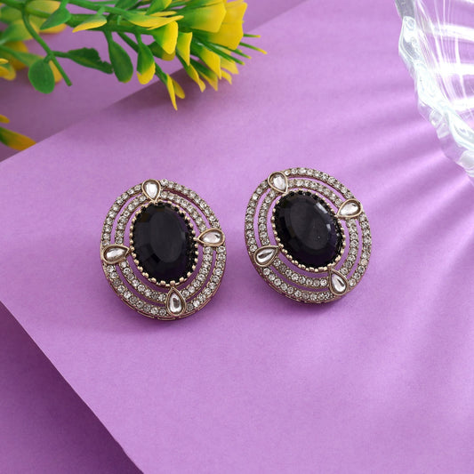 Trendige schwarze Kundan-Ohrstecker für einen festlichen und modernen Look