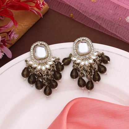 Mehandi Grüne Kundan Ohrringe mit königlichem Finish für festliche Outfits