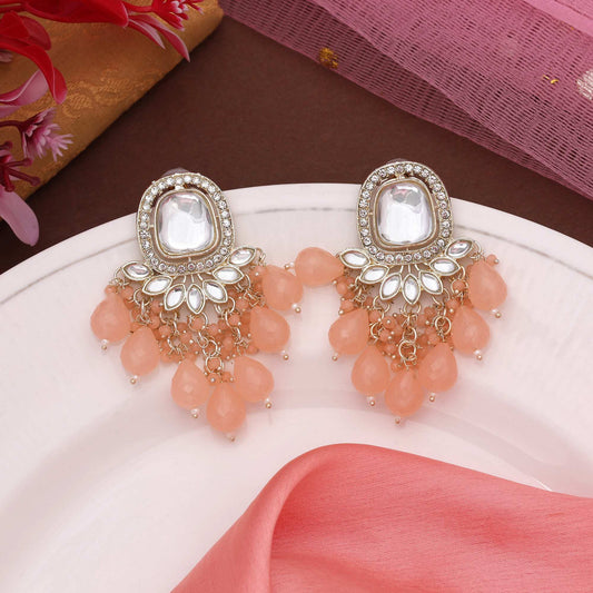 Pfirsichfarbene Kundan Ohrringe mit Polki-Steinen für stilvolles ethnisches Ensemble