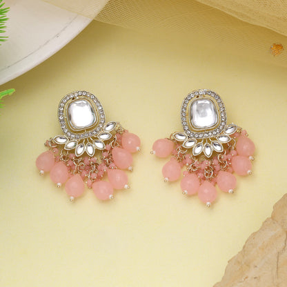Rosafarbene Kundan-Ohrringe mit zarter Steinfassung, perfekt für Hochzeiten