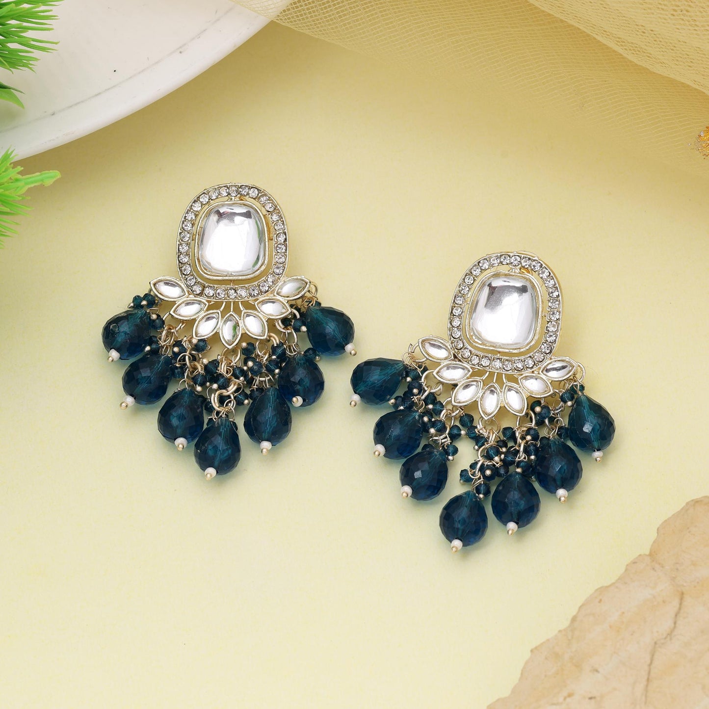 Tuerques Blaue Kundan Ohrringe mit traditionellem Polki-Design für Frauen