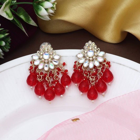 Rote Kundan-Ohrringe im traditionellen Polki-Stil und mit Perlendetails