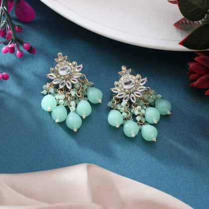 Hellgrüne Kundan-Ohrringe mit eleganter Handarbeit und Polki-Design