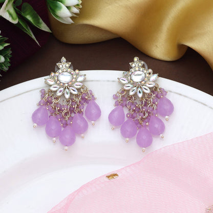 Hellviolette Kundan-Ohrringe mit funkelnden Steinen für festliche Looks