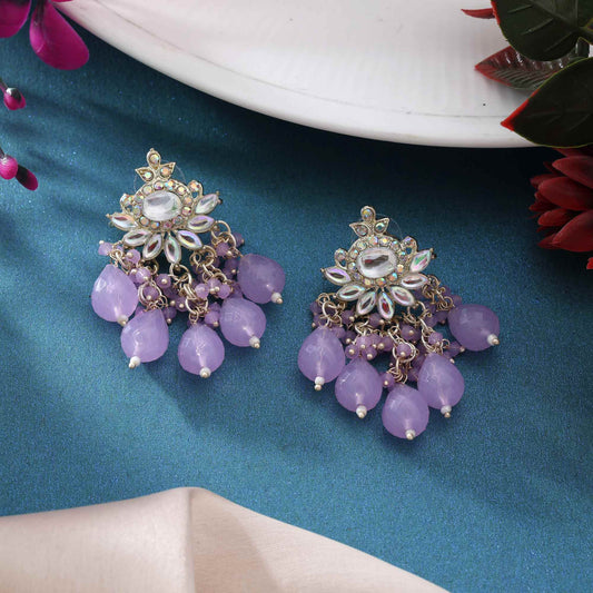 Hellviolette Kundan-Ohrringe mit funkelnden Steinen für festliche Looks