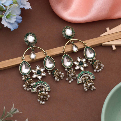 Grüne Kundan Ohrringe mit klassischer, traditioneller handgefertigter Kundan-Verzierung für Frauen