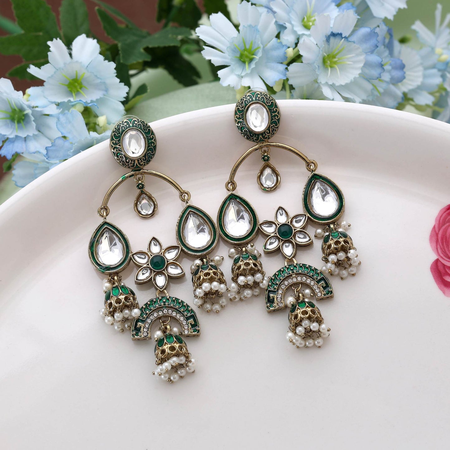 Grüne Kundan Ohrringe mit klassischer, traditioneller handgefertigter Kundan-Verzierung für Frauen