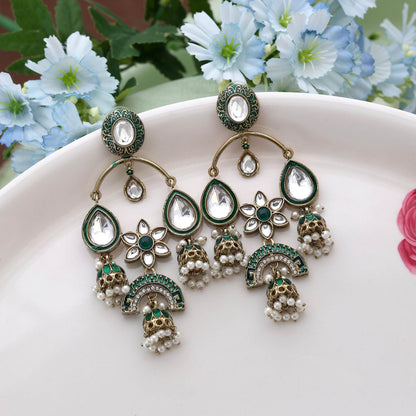 Grüne Kundan Ohrringe mit klassischer, traditioneller handgefertigter Kundan-Verzierung für Frauen