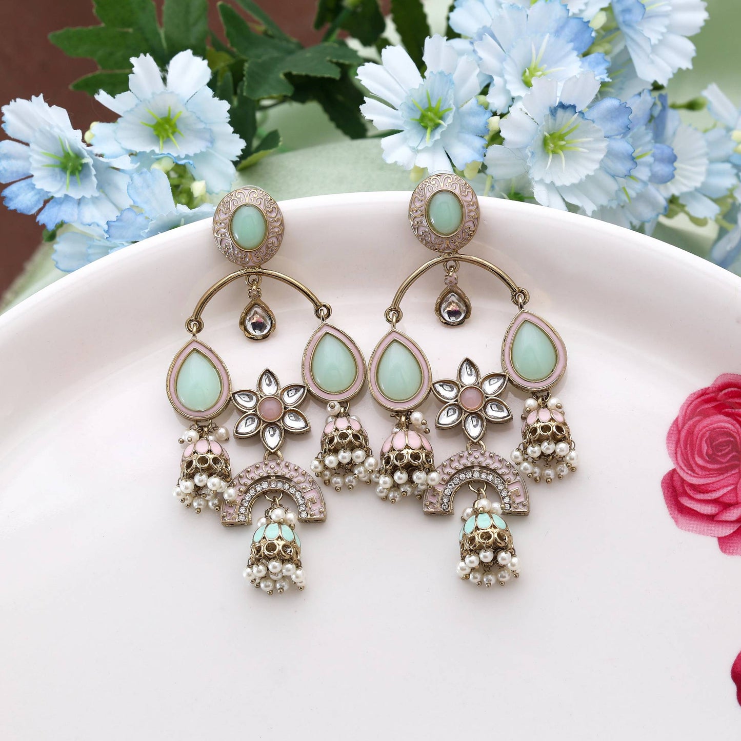 Pink & Pistaziengrüne Kundan-Ohrringe, verziert mit zweifarbigem ethnischem Kundan-Kunsthandwerk
