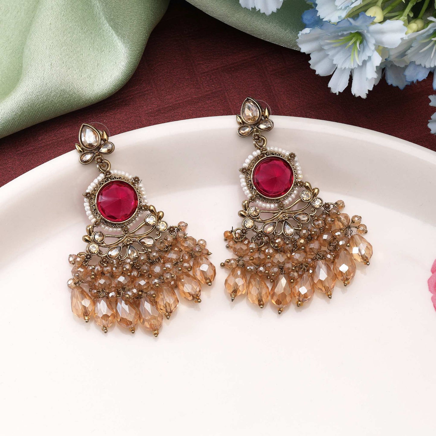 Rani Color Kundan Ohrringe mit eleganten, kräftigen Steinen für Hochzeiten und Feiern