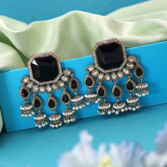 Kundan-Ohrringe in Schwarz mit kräftigen, eleganten Steinen für moderne, traditionelle Fusion