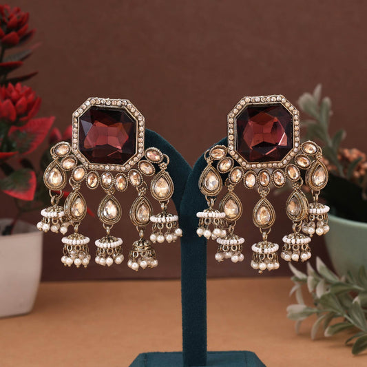 Braune Kundan-Ohrringe mit erdigen ethnischen Verzierungen, perfekt für einen einzigartigen Stil