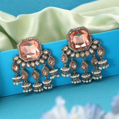 Pfirsichfarbene Kundan-Ohrringe mit weichem Pastell im traditionellen Kundan-Stil für elegante Outfits