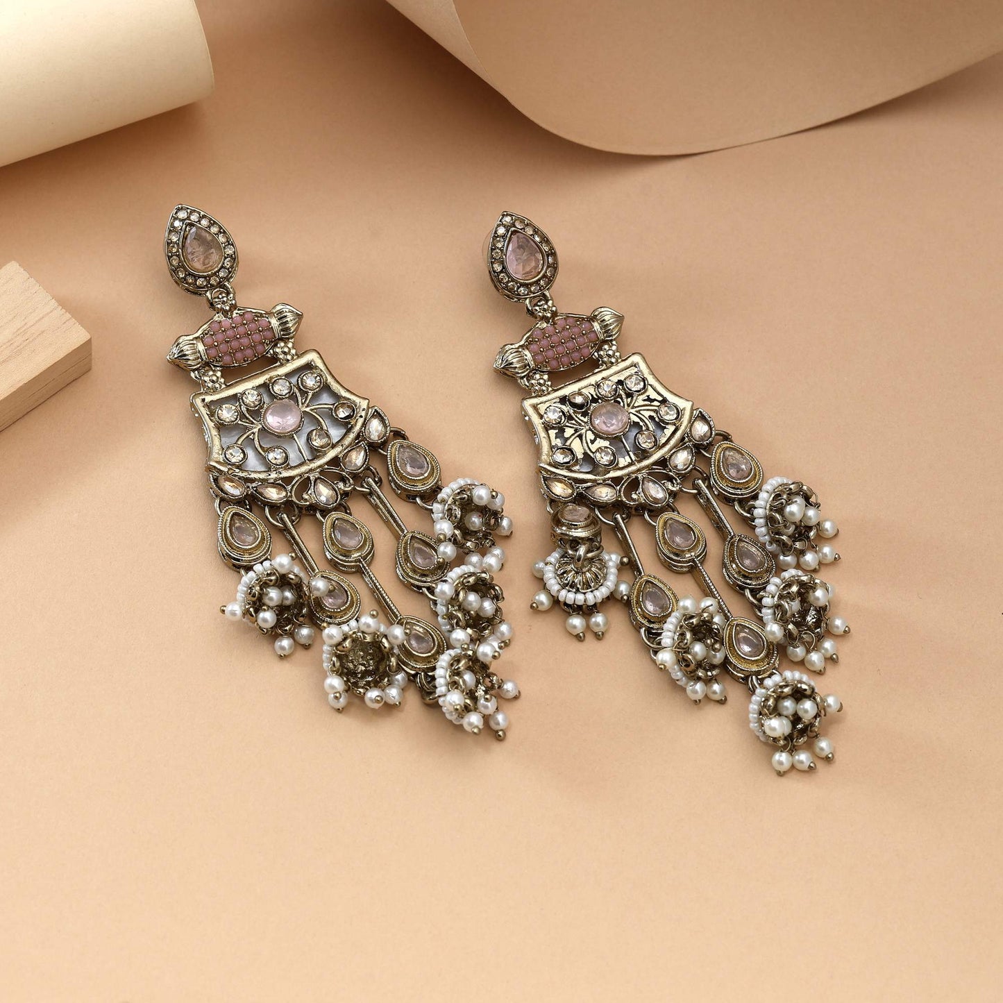 Pinkfarbene Kundan-Ohrringe, gefertigt mit wunderschöner, handgemachter Kundan-Arbeit für Damenmode