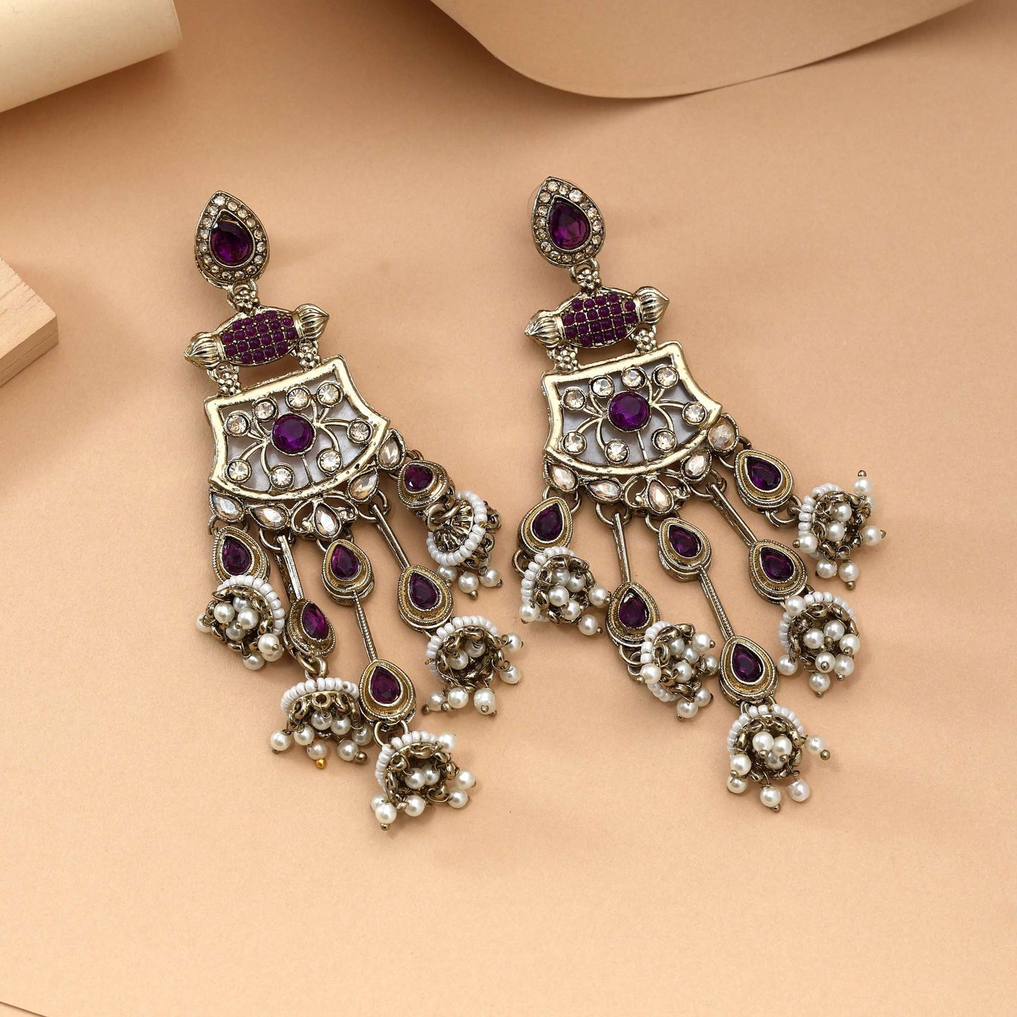 Lilafarbene Kundan-Ohrringe mit atemberaubendem königlichem Look und erstklassiger Kundan-Handwerkskunst